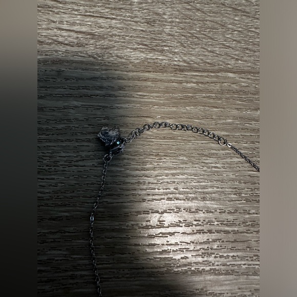 NWOT STUNNING SILVER-TONE CHOCKER STYLE NECKLACE W LOBSTER CLASP AND MINI MADUSA - Picture 5 of 11